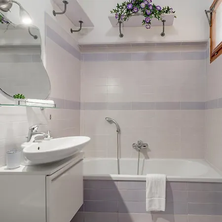 H11 Casa Holly Parcheggio - *